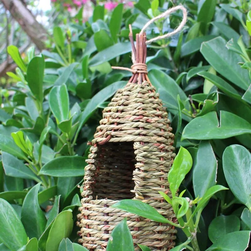 Serenity Perch: Hanging Pastoral-Style Birdhouse - Nature's Fiber Finch Retreat!