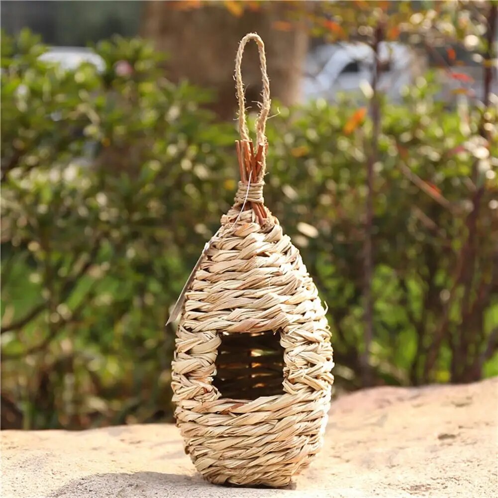 Natural Grass Bird Cage: Stylish Outdoor Avian Retreat